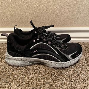 Ryka women’s walking shoes. Sz 8.5